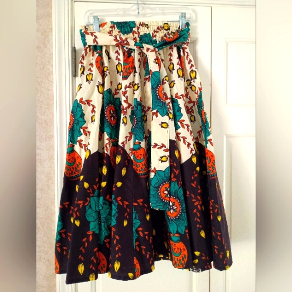 New.Hand Made Halovin Midiskirt.Size l